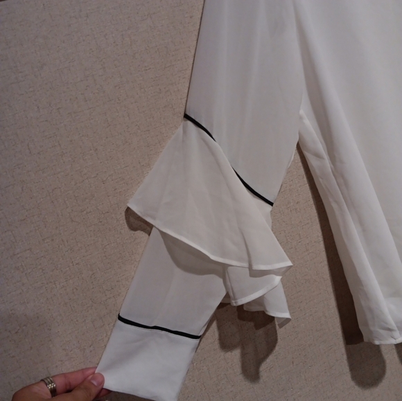 Calvin Klein Women's Ruffle Sleeve Blouse, White, Oversized Calvin Klein Pullove - Picture 3 of 7